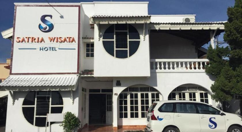 Satria Wisata Hotel Pare-Pare Экстерьер фото